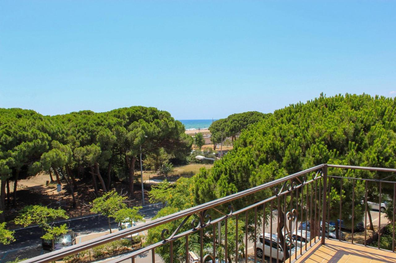 Hotel Rodsan Suizo Castelldefels Exterior photo
